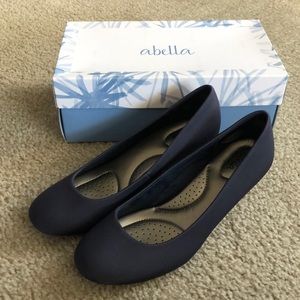 Never worn Abella navy heels